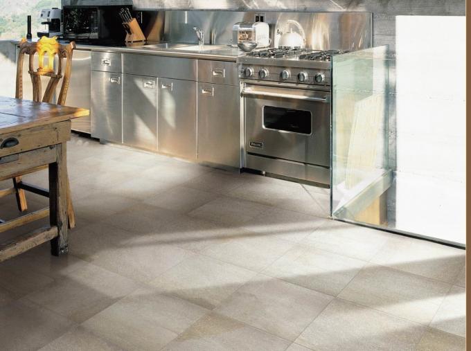 Hellgrauer Steineffekt-keramische Bodenfliesen, Stärke der Porzellan