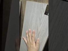 Einführung der rutschfesten Holzoptik-Keramikfliesen-Serie