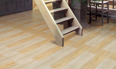 Hölzernes Küchen-Boden-Porzellan deckt hölzerne Blick-Bodenfliesen Matte Surface Non Slip Ceramics mit Ziegeln, die Innenwand-Fliesen entwerfen
