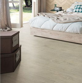 Holz-Endbodenfliese-Aufzug-beige Wasser-beständiges Holz 200x1200 Millimeter im Freien, das Porzellan-Fliese ausbreitet