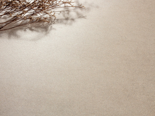 Einzigartiger strukturierter Mikrozement-Marmorino-Fliesenboden in Beige